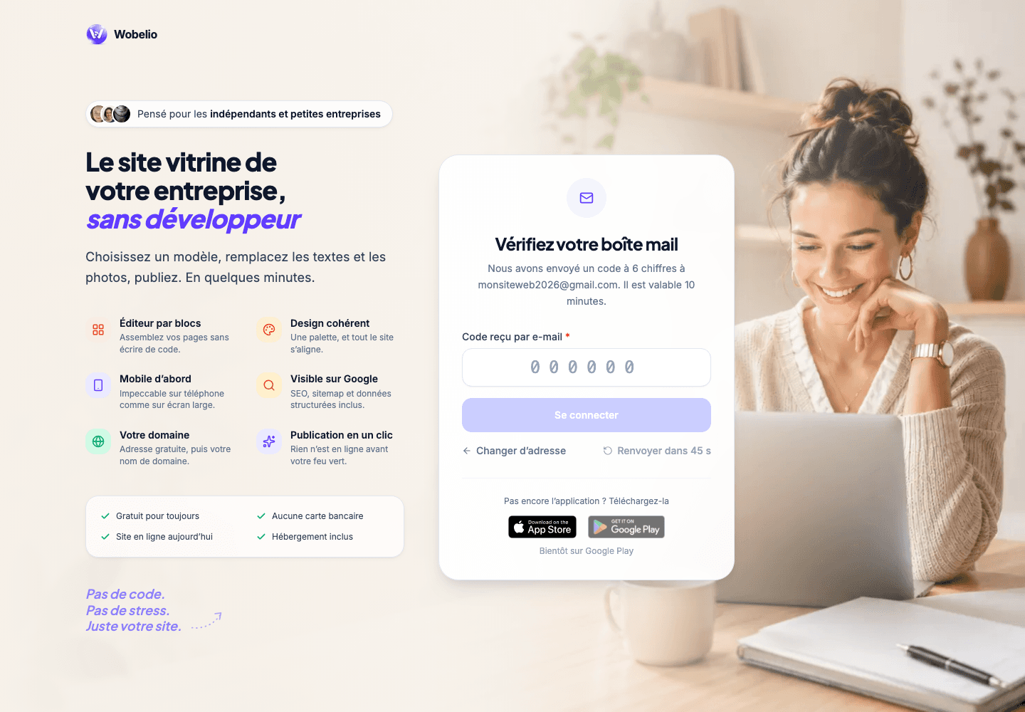 Page Wobelio sur ordinateur demandant le code à six chiffres reçu par e-mail.