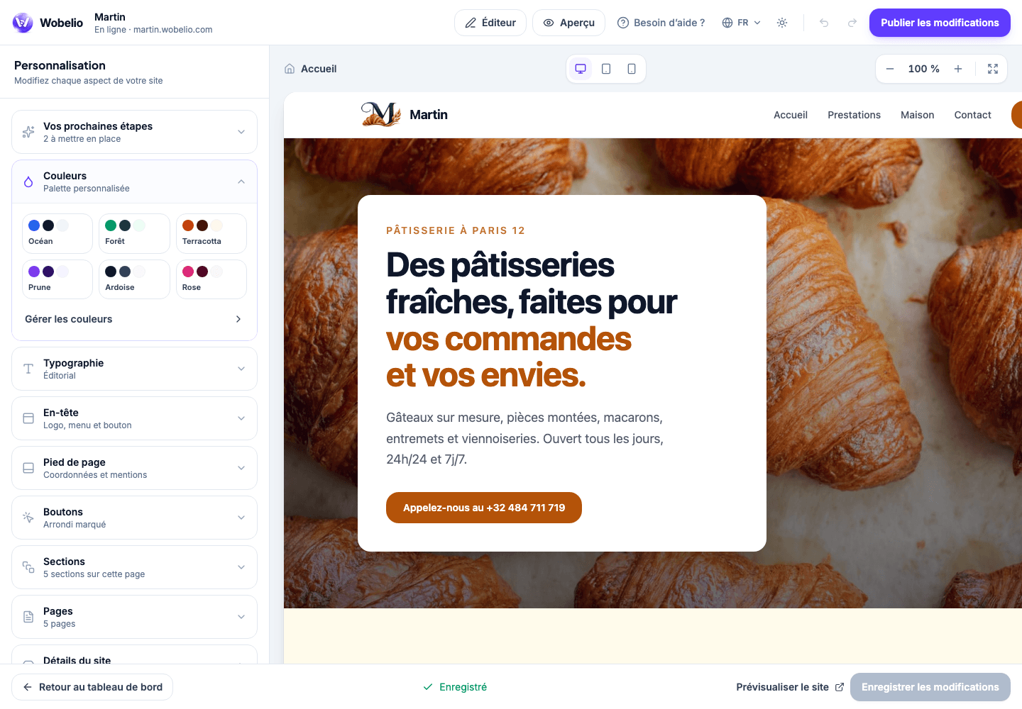 Éditeur Wobelio sur ordinateur avec les réglages de personnalisation et l’aperçu du site.